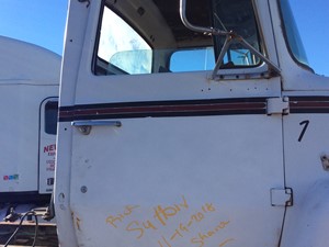 Used 1977 Ford L9000 Door Window (Stock #111718-2)) Part Image
