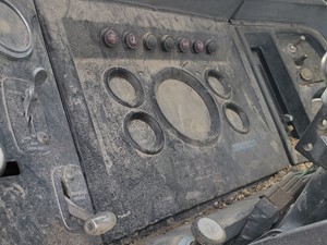 Used 1986 Ford LNT8000 Instrument Cluster (Stock #92619-2)) Part Image