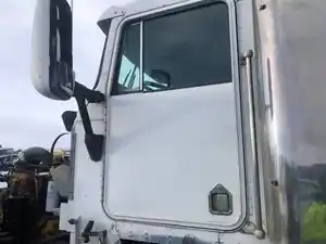 Used 1993 Kenworth T600 Cab (Stock #12423-10)) Part Image