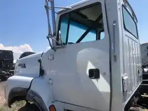 Used 1995 Ford L9000 Door Image