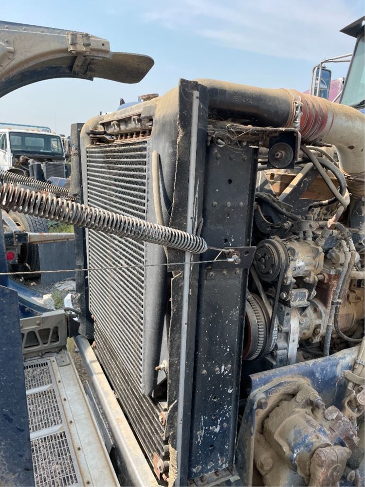 Image 3 of part Used 1995 Peterbilt 379 Radiator