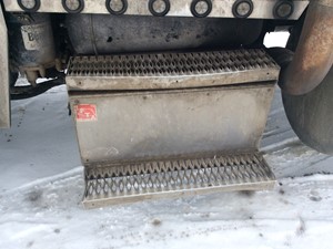 Used 1996 Peterbilt 379 Battery Box (Stock #11019-10)) Part Image