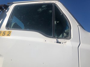 Used 1998 Ford LT9513 LOUISVILLE 113 Door Window (Stock #42319-25)) Part Image