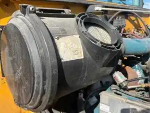 Used 1998 International 3800 Air Cleaner Image