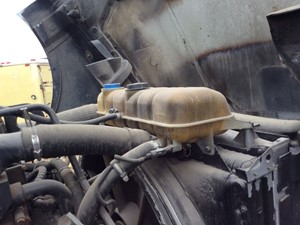 Used 2000 Volvo VNL Radiator (Stock #120118-10)) Part Image