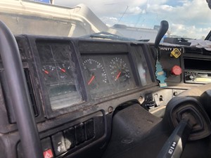 Used 2001 Volvo VNM Instrument Cluster (Stock #52022-18)) Part Image