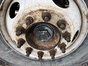 Used 2003 Peterbilt 378 Front Axle, Complete (Stock #40622-12)) Part Image