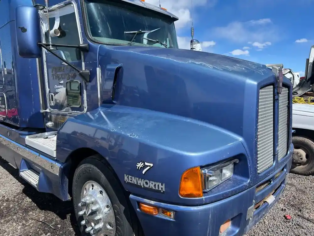 Image 6 of part Used 2006 Kenworth T600 Cab