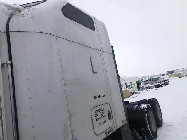 Image 2 of part Used 2007 Kenworth T600 Cab