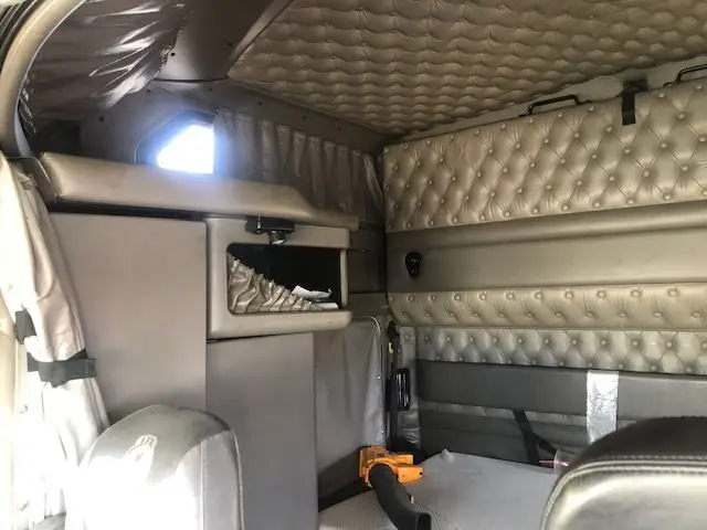 Image 3 of part Used 2008 Kenworth T600 Cab