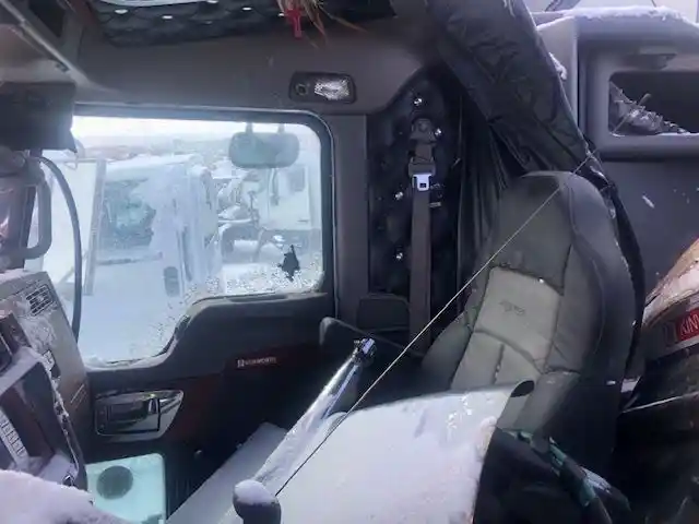 Image 2 of part Used 2008 Kenworth W900 Cab