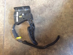 Used 2009 Kenworth T600 Throttle Position Sensor (Stock #P-196)) Part Image