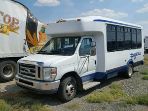 Used 2010 Ford E-450 Super Duty Front Axle, Complete (Stock #122717-8)) Part Image