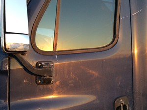 Used 2010 Freightliner Cascadia 125 Door Image