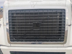 Used 2010 Volvo VNL Grille (Stock #111117-10)) Part Image