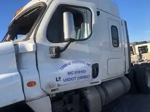 Used 2012 Freightliner Cascadia 125 Door (Stock #81922-4)) Part Image