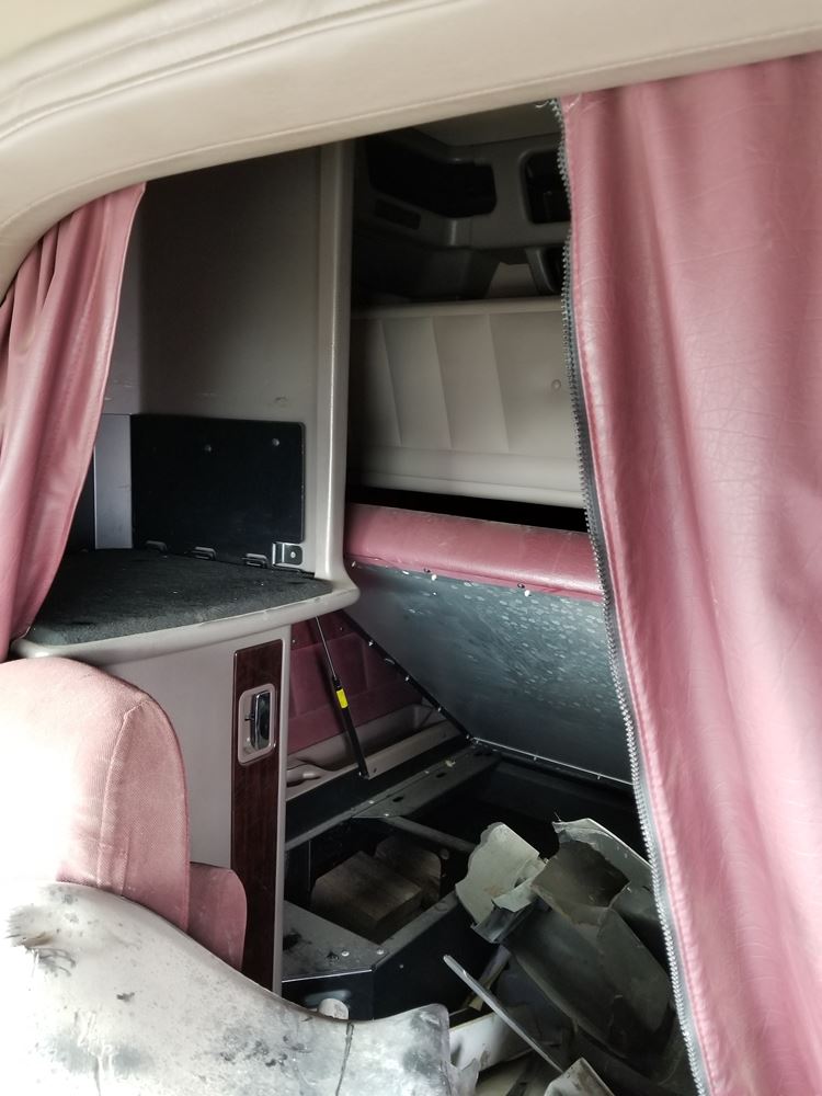 Image 5 of part Used 2012 Peterbilt 386 Sleeper