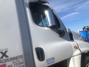 Used 2013 Freightliner Cascadia 125 Door (Stock #51822-8)) Part Image