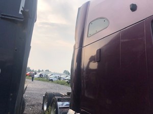 Used 2013 Kenworth T700 Sleeper Fairing (Stock #81421-22)) Part Image