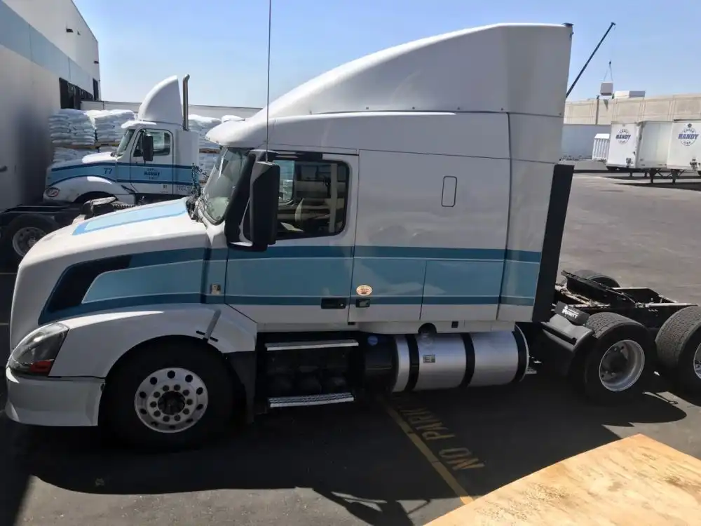 Used 2014 Volvo VNL Cab