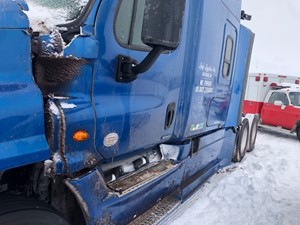 Used 2015 Freightliner Cascadia 125 Door (Stock #21321-5)) Part Image