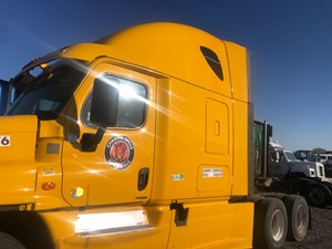 Used 2015 Freightliner Cascadia 125 Door (Stock #51721-4)) Part Image