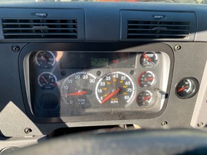 Used 2016 Freightliner Cascadia 125 Instrument Cluster (Stock #111720-2)) Part Image