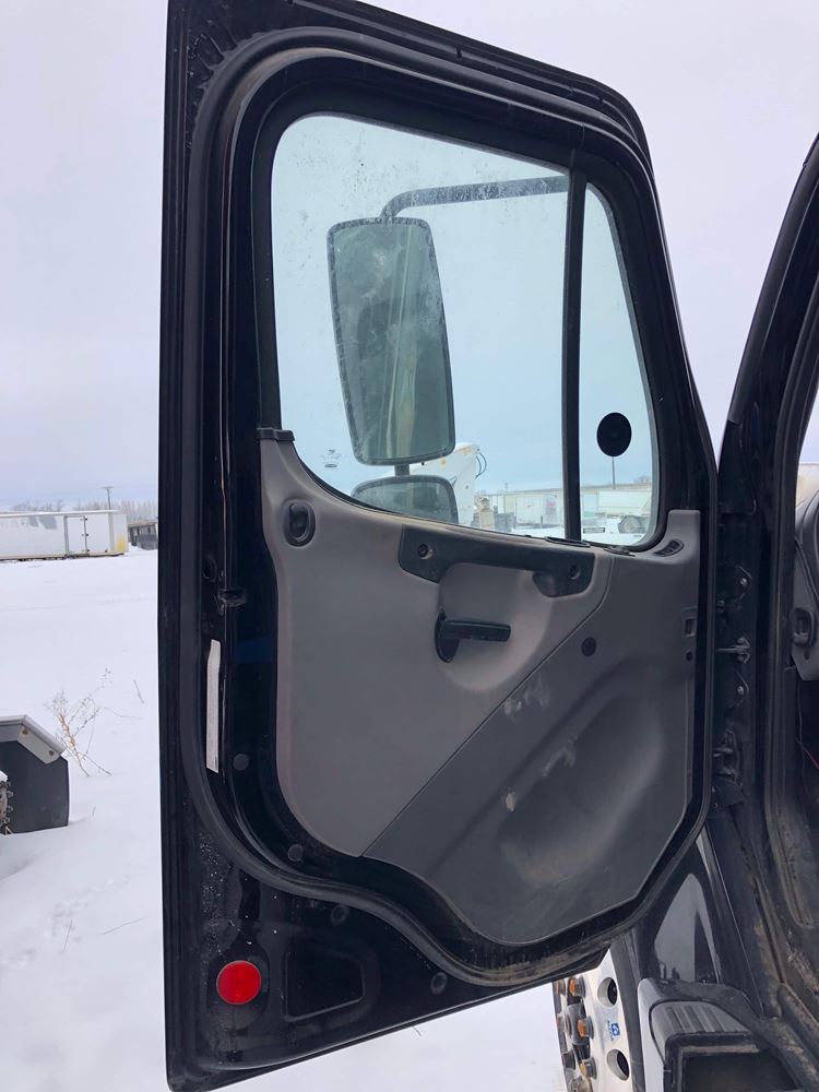 Image 2 of part Used 2016 Freightliner M2 106 Door