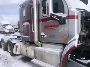 Used 2016 Peterbilt 579 Cab (Stock #31023-13)) Part Image
