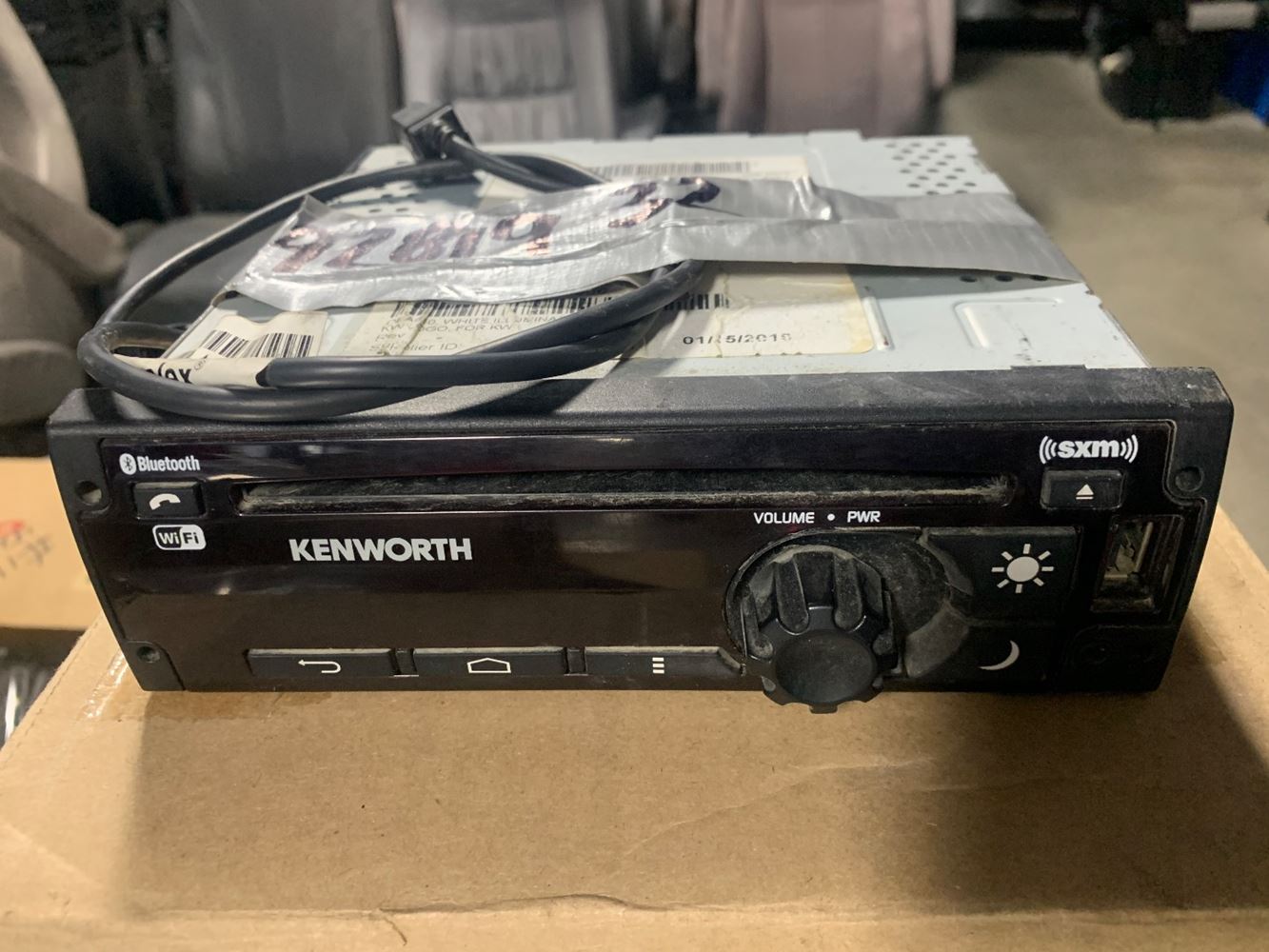 2017 Kenworth T680 (Stock 9281932) Radios TPI