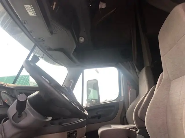 Image 4 of part Used 2018 Freightliner Cascadia 125 Cab