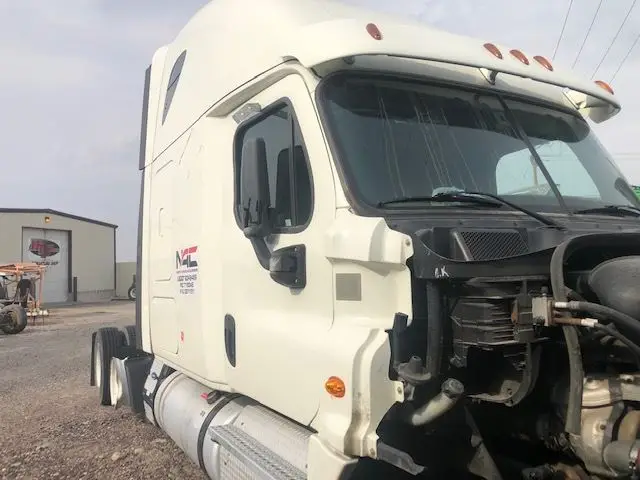Image 2 of part Used 2018 Freightliner Cascadia 125 Cab