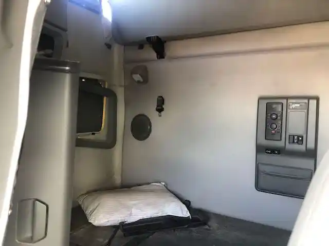 Image 3 of part Used 2020 Volvo VNL Cab