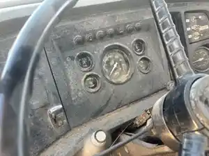 Used 1986 Ford L8000 Instrument Cluster (Stock #82524-11)) Part Image