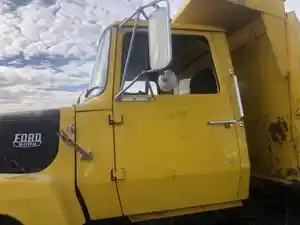 Used 1986 Ford LT9000 Side View Mirror (Stock #111823-6)) Part Image
