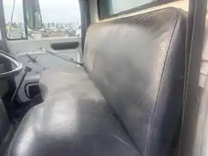 Used 1991 Ford LN7000 Seat (Stock #83025-13)) Part Image