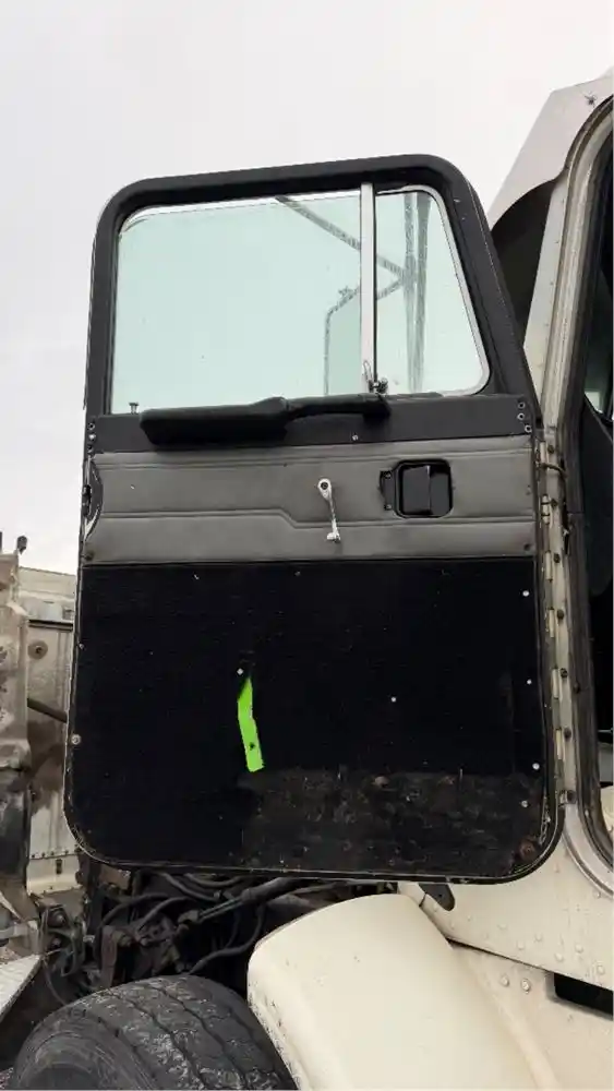 Image 2 of part Used 1993 Peterbilt 378 Door