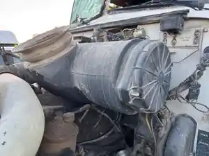 Used 1997 Peterbilt 385 Air Cleaner (Stock #112124-16)) Part Image