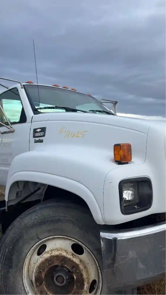 Image 2 of part Used 1998 Chevrolet C7500 Hood