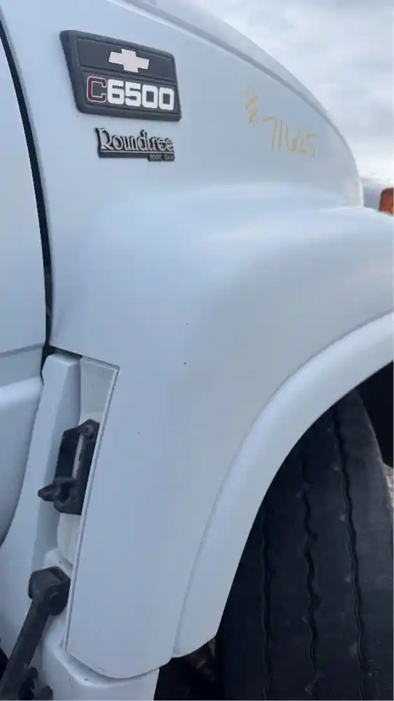 Image 5 of part Used 1998 Chevrolet C7500 Hood