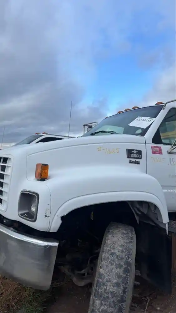 Image 3 of part Used 1998 Chevrolet C7500 Hood