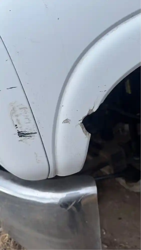 Image 4 of part Used 1998 Chevrolet C7500 Hood