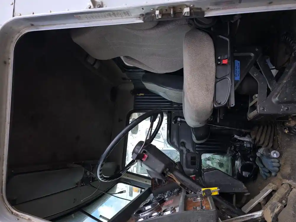 Image 3 of part Used 1999 Kenworth T800 Cab