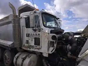 Used 1999 Kenworth T800 Cab (Stock #21025-1)) Part Image
