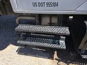 Used 2000 International 4700 Step Image