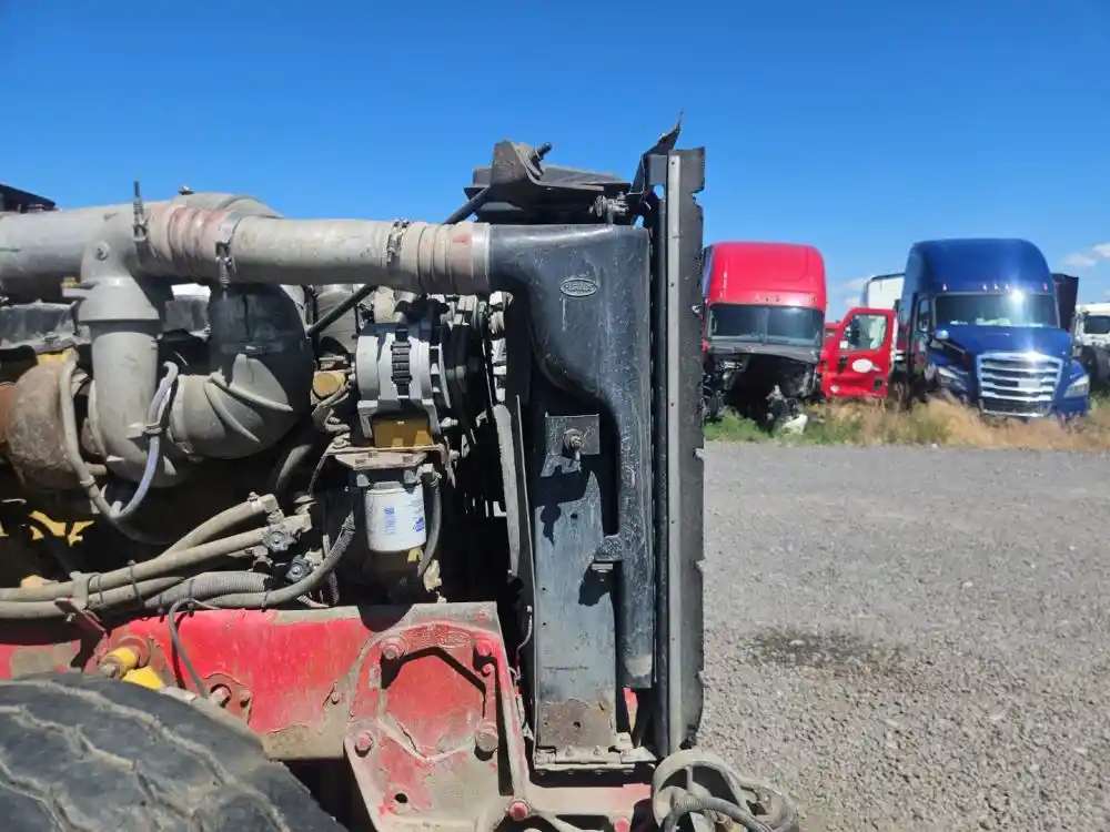Image 5 of part Used 2000 Peterbilt 379 Radiator