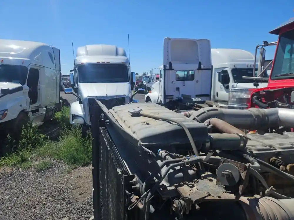 Image 3 of part Used 2000 Peterbilt 379 Radiator