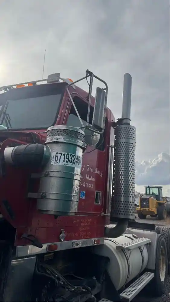 Image 2 of part Used 2001 Kenworth W900 Cab