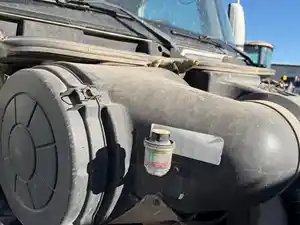 Used 2003 International 9200I Air Cleaner (Stock #60426-19)) Part Image