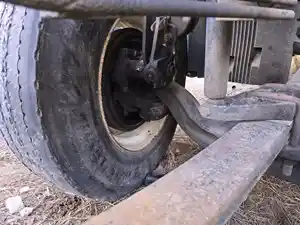 Used 2003 Volvo VNL Front Axle, Complete (Stock #10222-12)) Part Image